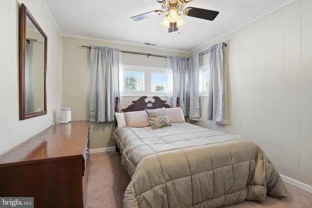 $349,999 | 59 Graystone Lane, Levittown, PA 19055