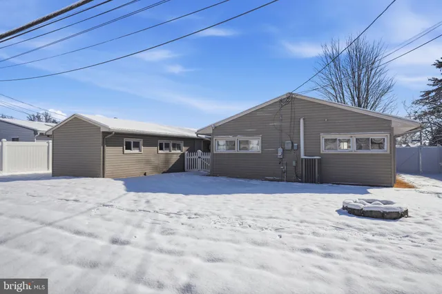 $349,999 | 59 Graystone Lane, Levittown, PA 19055