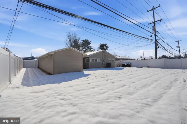 $349,999 | 59 Graystone Lane, Levittown, PA 19055