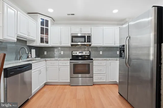 $349,999 | 59 Graystone Lane, Levittown, PA 19055