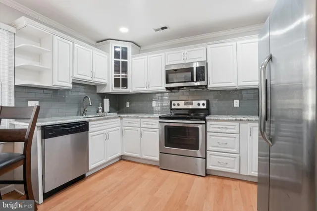 $349,999 | 59 Graystone Lane, Levittown, PA 19055