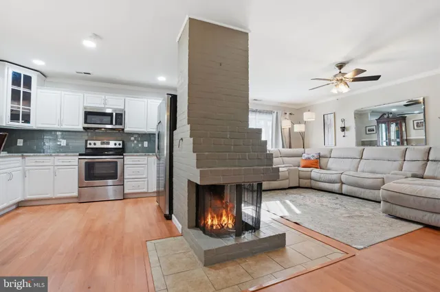 $349,999 | 59 Graystone Lane, Levittown, PA 19055