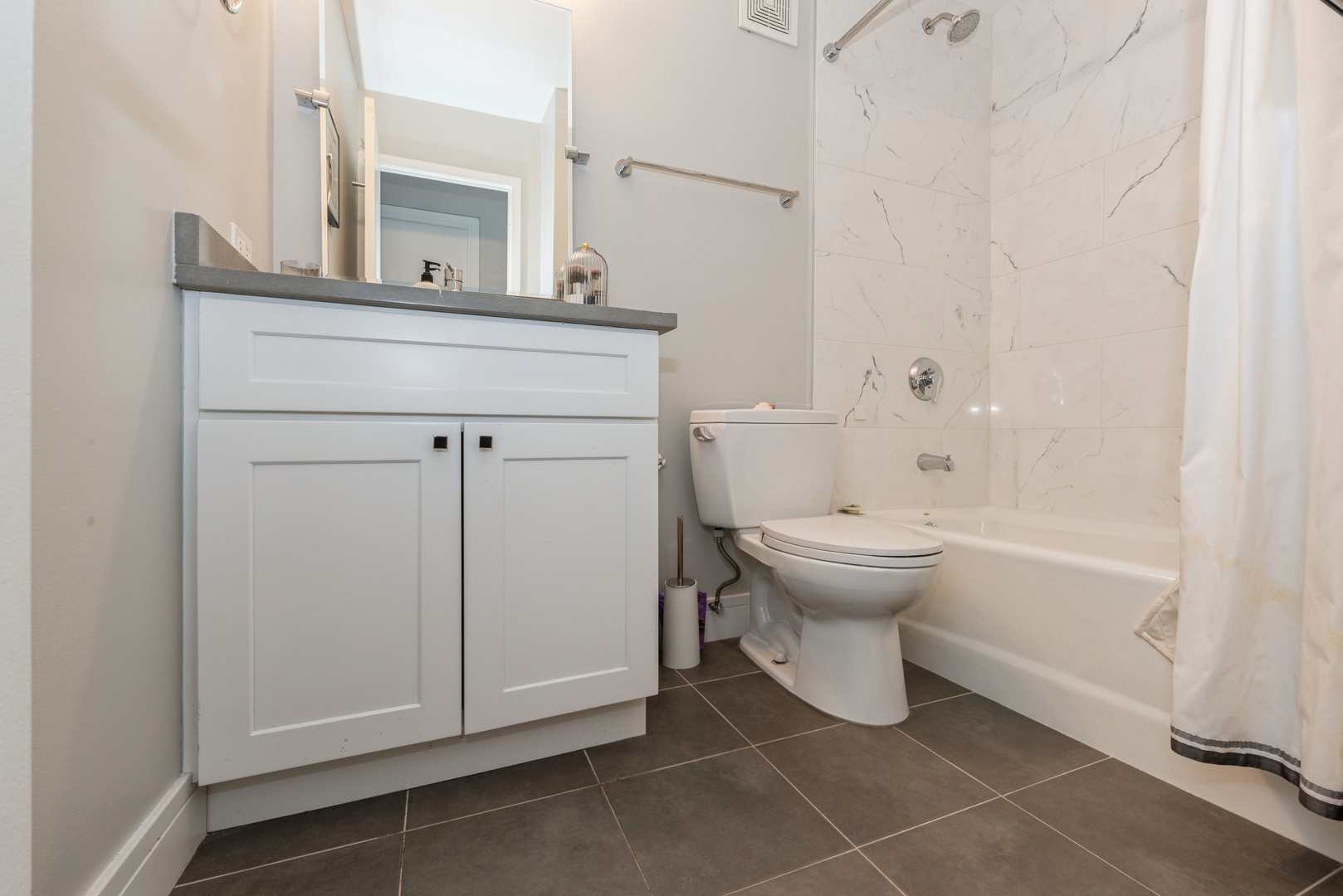 111 East Chestnut Street, Unit 17K Chicago, IL 60611 - Photo 20 of 32
