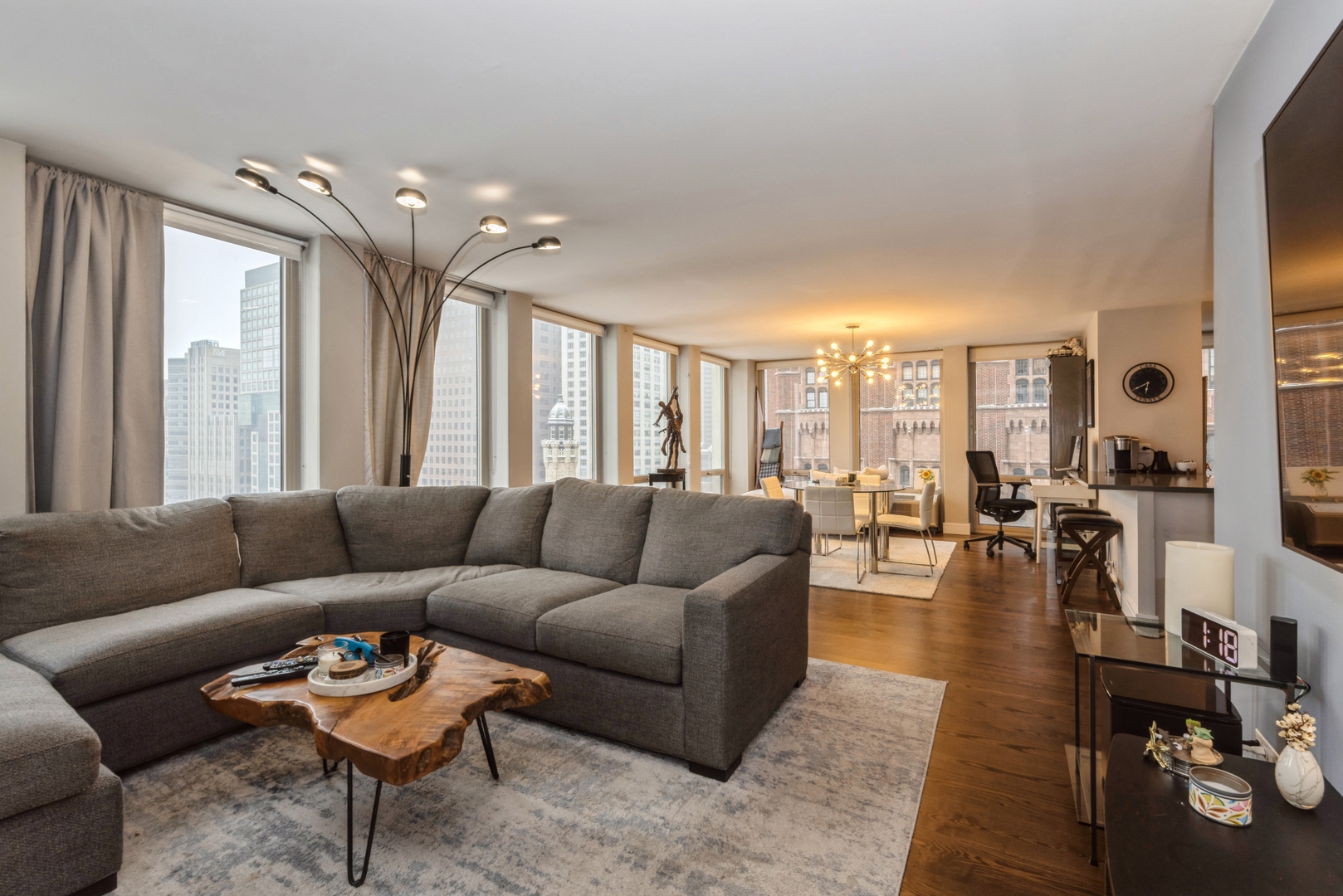 111 East Chestnut Street, Unit 17K Chicago, IL 60611 - Photo 3 of 32