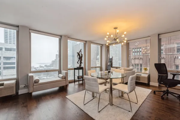 $688,000 | 111 East Chestnut Street, Unit 17K, Chicago, IL 60611
