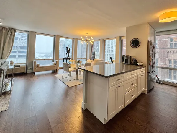 $688,000 | 111 East Chestnut Street, Unit 17K, Chicago, IL 60611