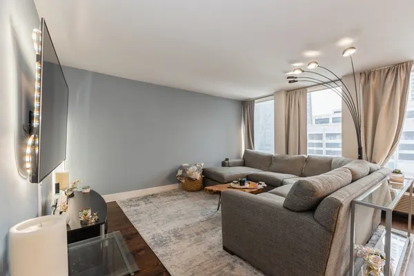 $688,000 | 111 East Chestnut Street, Unit 17K, Chicago, IL 60611