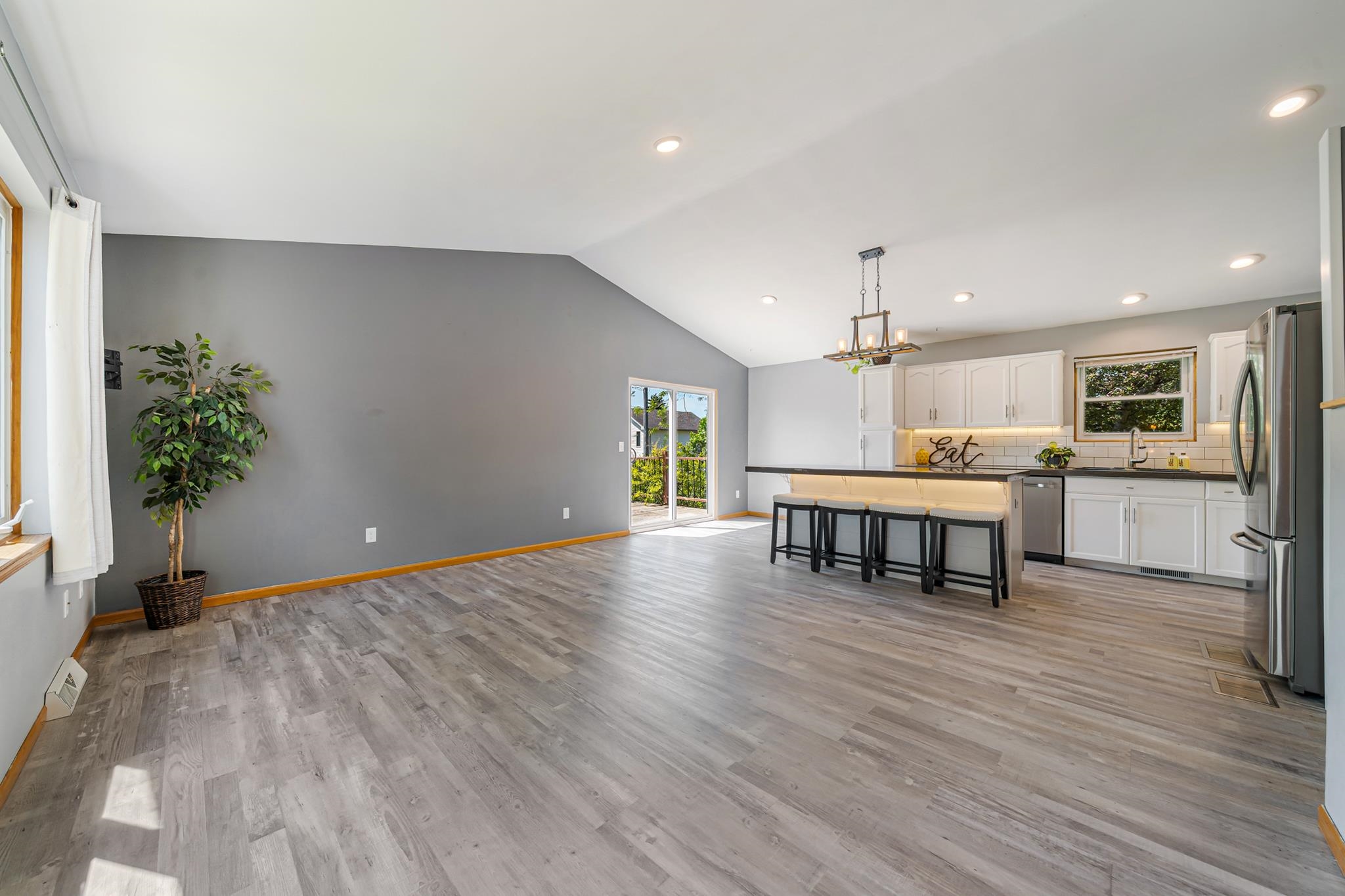 3393 Harbor Bay Road Oshkosh, WI 54901 - Photo 2 of 40