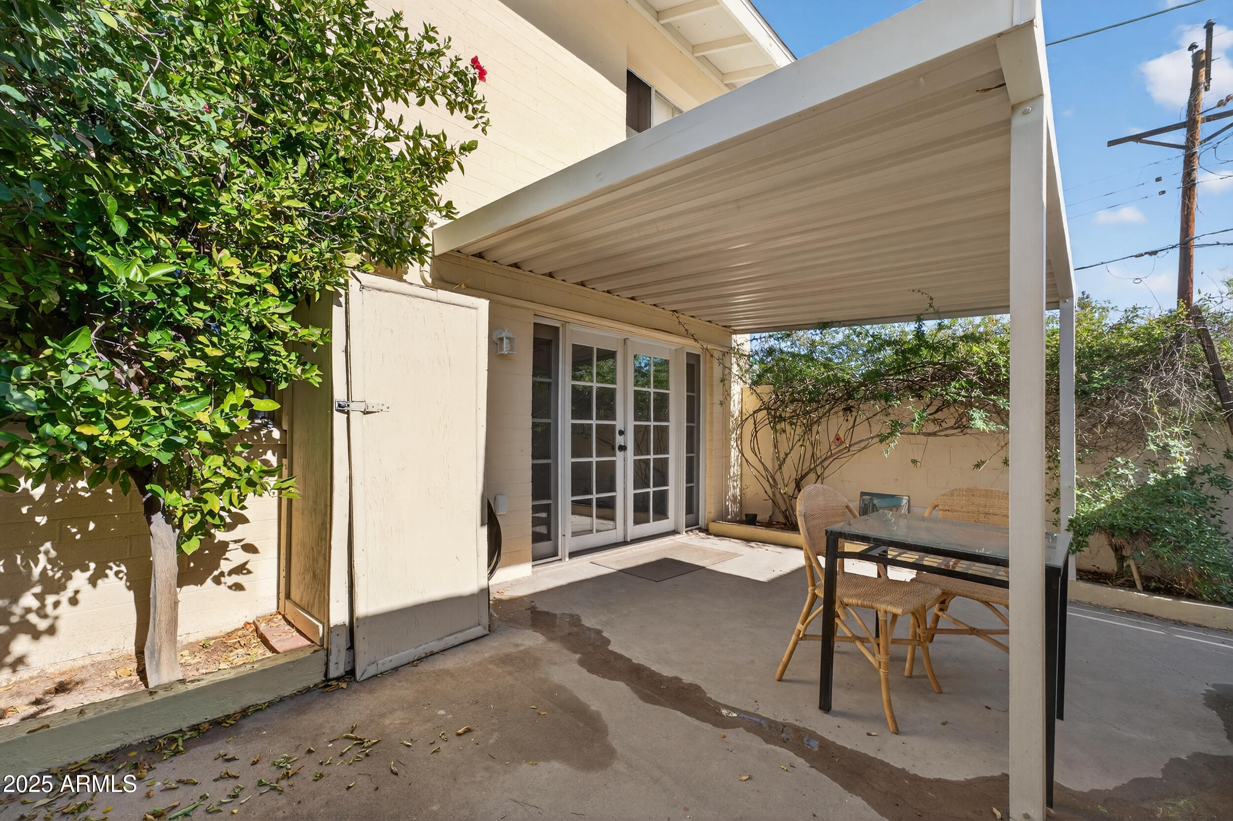 3929 South Mill Avenue Tempe, AZ 85282 - Photo 26 of 26 a balcony with chairs and a table