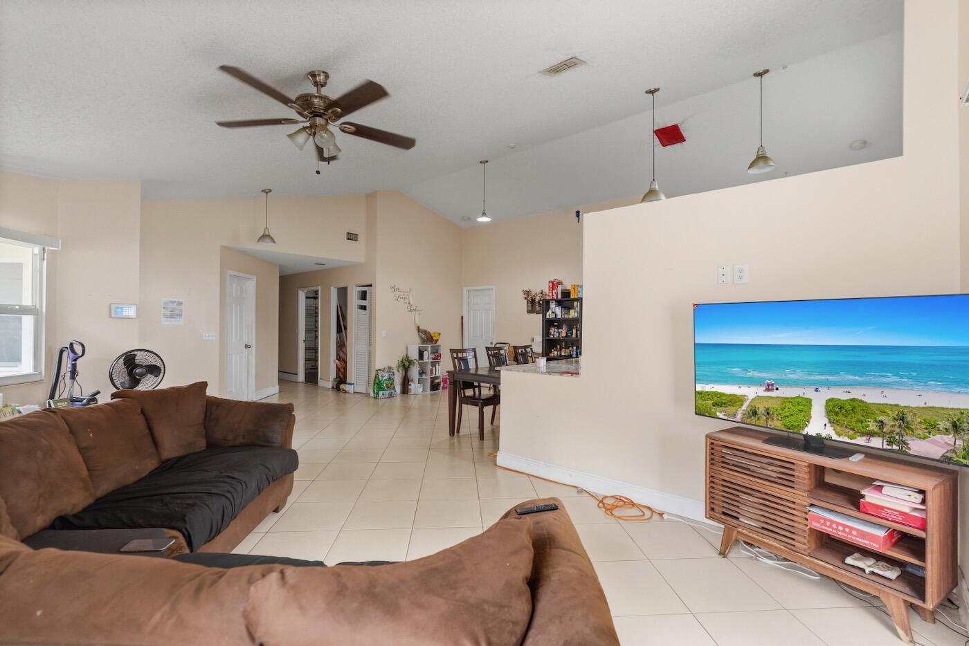 312 Bishop Road Pompano Beach, FL 33068 - Photo 11 of 35 DSC04922