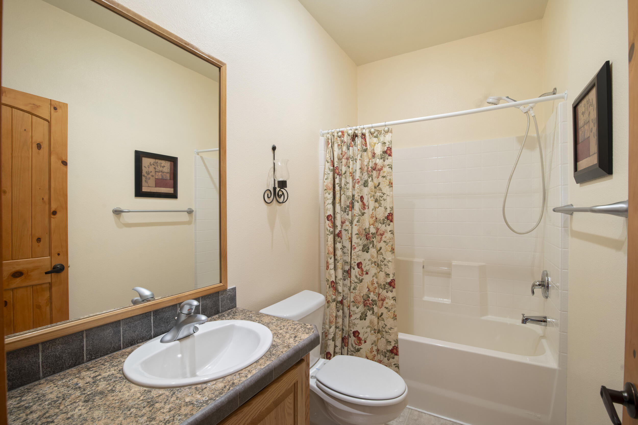 1838 Rector Drive La Pine, OR 97739 - Photo 47 of 69 bathroom