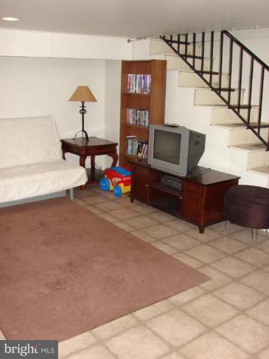 1122 Elm Ridge Avenue Baltimore, MD 21229 - Photo 21 of 26 Family Room