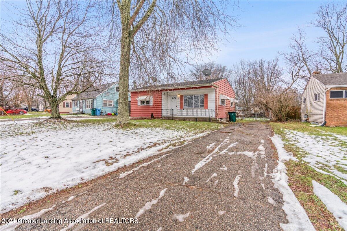 5824 Hughes Road Lansing, MI 48911 - Photo 2 of 28 01-Media Jett-1