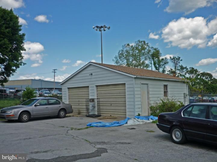 131 Hancock Boulevard Reading, PA 19607 - Photo 7 of 11 Garage