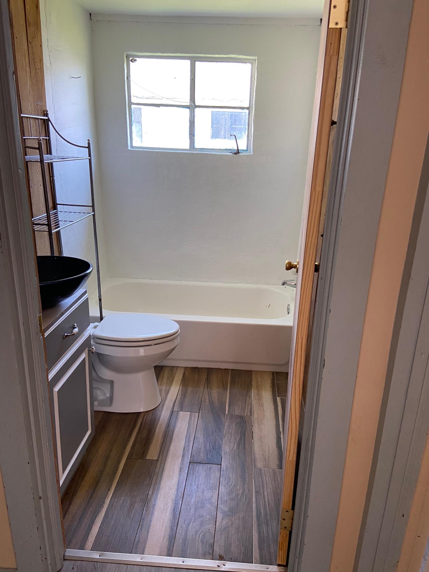 269 Badgett Street Alcoa, TN 37701 - Photo 7 of 11 263 Badgett St bathroom