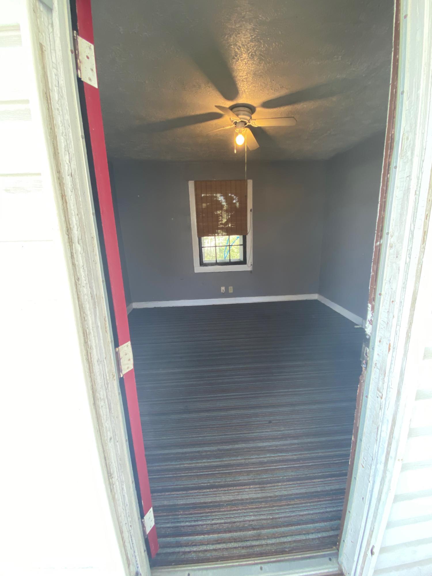 269 Badgett Street Alcoa, TN 37701 - Photo 8 of 11 130 Badgett Aly living room