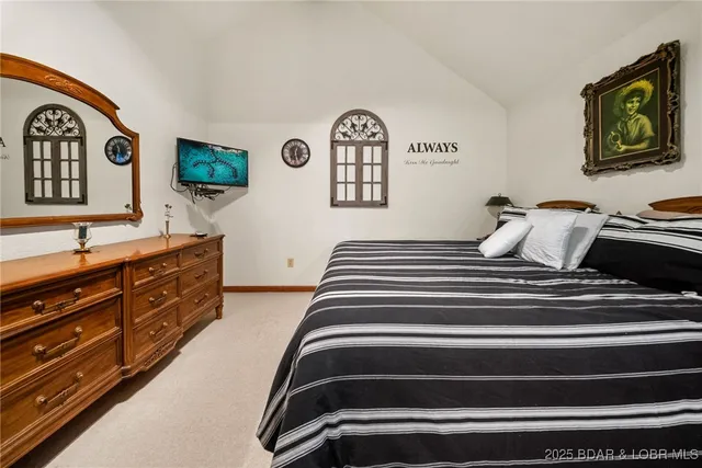 $475,000 | 828 Foxhead Shores Drive, Linn Creek, MO 65052