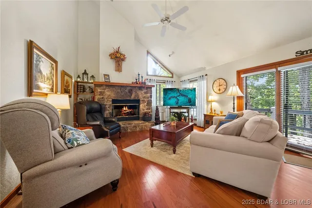 $475,000 | 828 Foxhead Shores Drive, Linn Creek, MO 65052