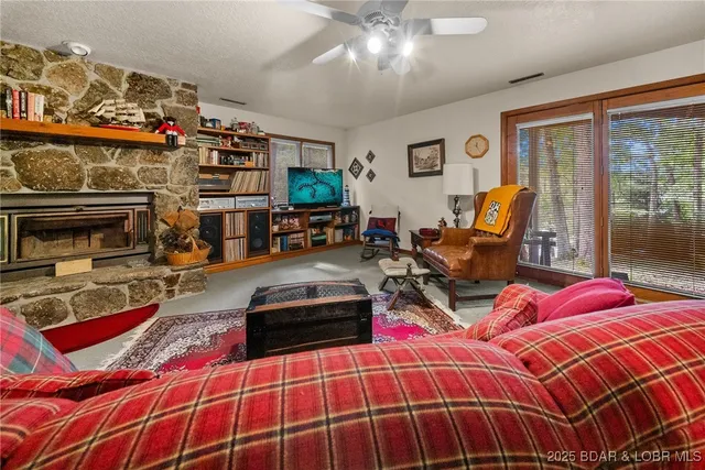 $475,000 | 828 Foxhead Shores Drive, Linn Creek, MO 65052