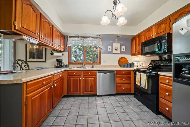 $475,000 | 828 Foxhead Shores Drive, Linn Creek, MO 65052