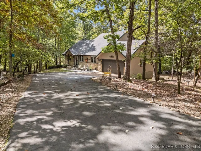 $475,000 | 828 Foxhead Shores Drive, Linn Creek, MO 65052