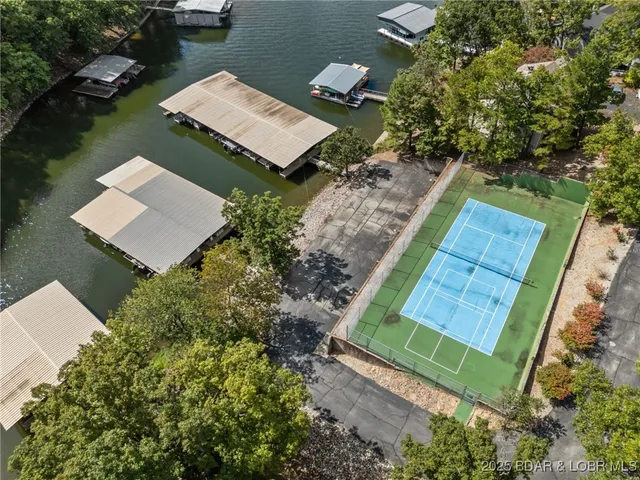 $475,000 | 828 Foxhead Shores Drive, Linn Creek, MO 65052