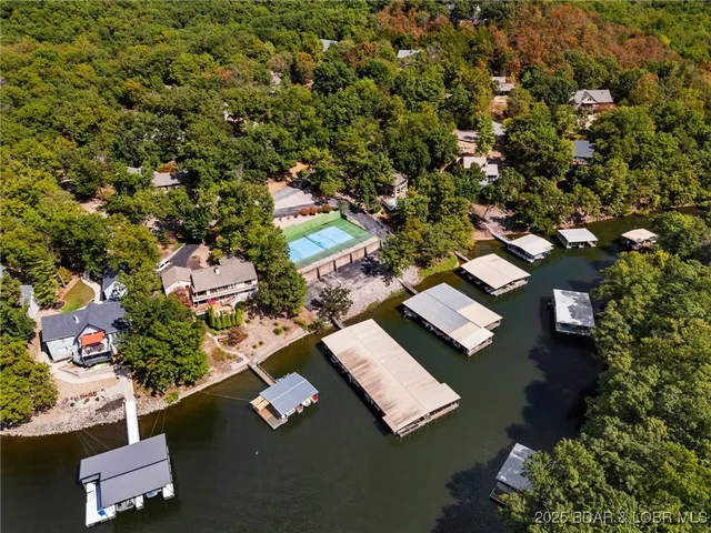 $475,000 | 828 Foxhead Shores Drive, Linn Creek, MO 65052