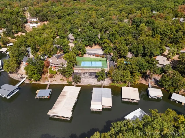 $475,000 | 828 Foxhead Shores Drive, Linn Creek, MO 65052