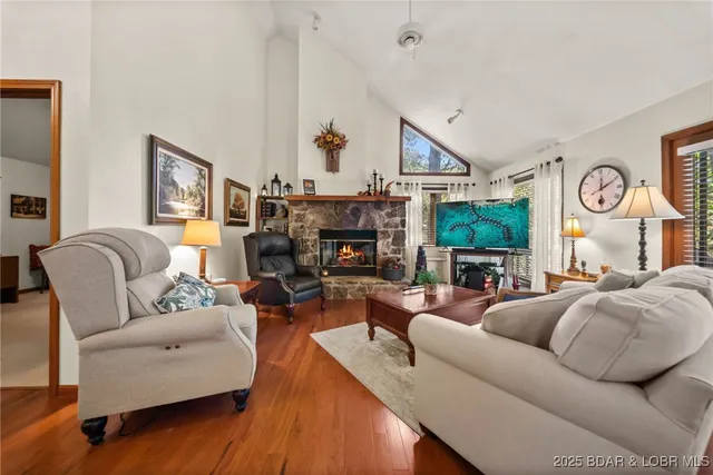 $475,000 | 828 Foxhead Shores Drive, Linn Creek, MO 65052