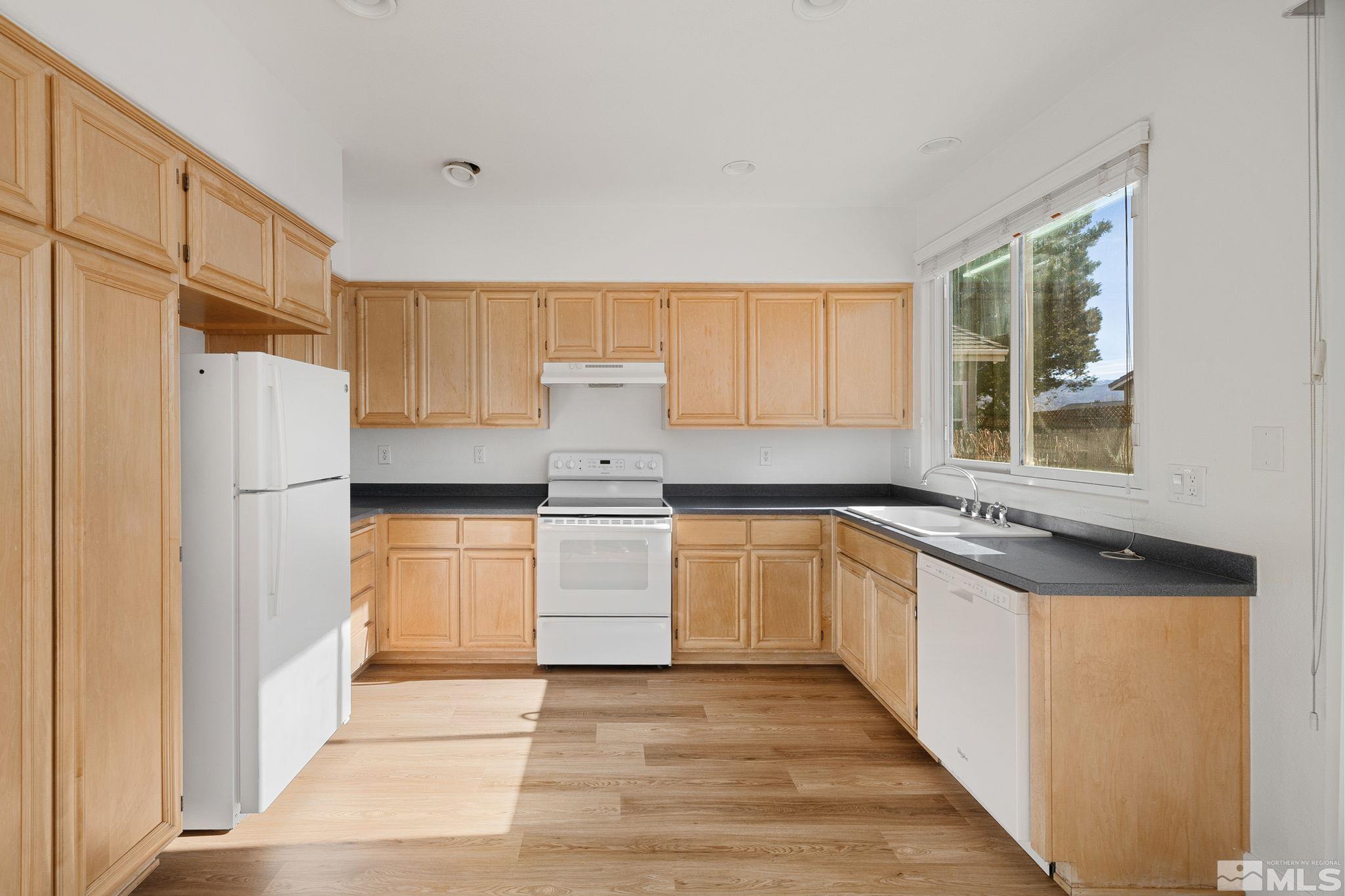 1660 Brentford Way Reno, NV 89521 - Photo 8 of 39 Photo 8