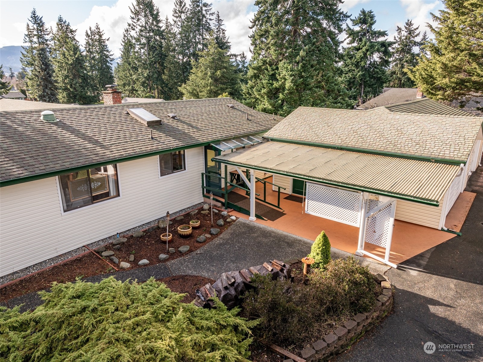 126 Hogans Vista Sequim, WA 98382 - Photo 3 of 40 front view of a house with a street