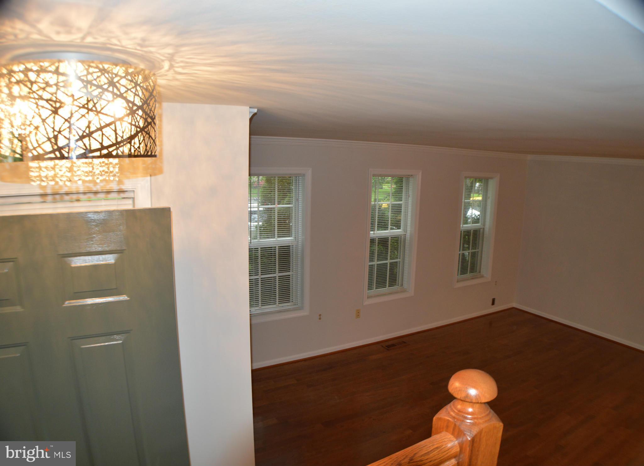 11950 Sentinel Point Court Reston, VA 20191 - Photo 4 of 30 Living Room