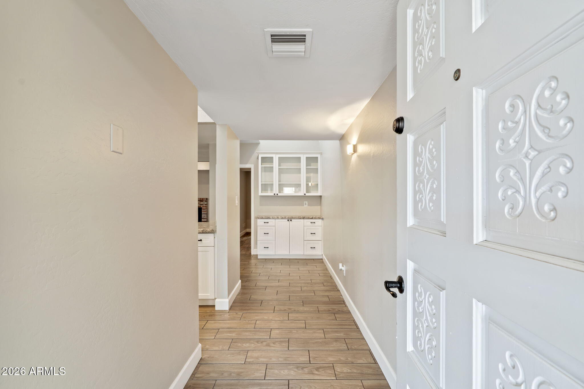 7840 North 7th Street, Unit 1 Phoenix, AZ 85020 - Photo 4 of 42 a view of a hallway with a white walls