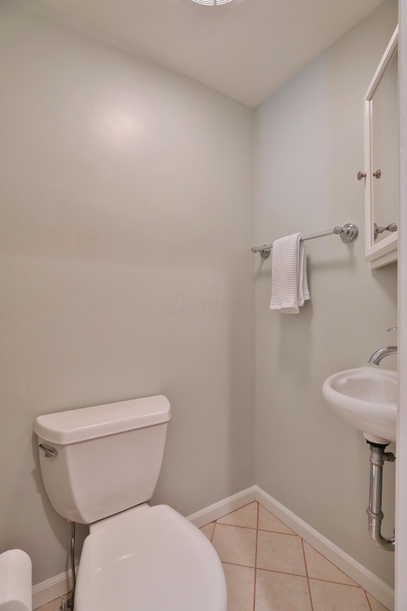 2241 Fishinger Road Columbus, OH 43221 - Photo 11 of 39 2241-Fishinger-11