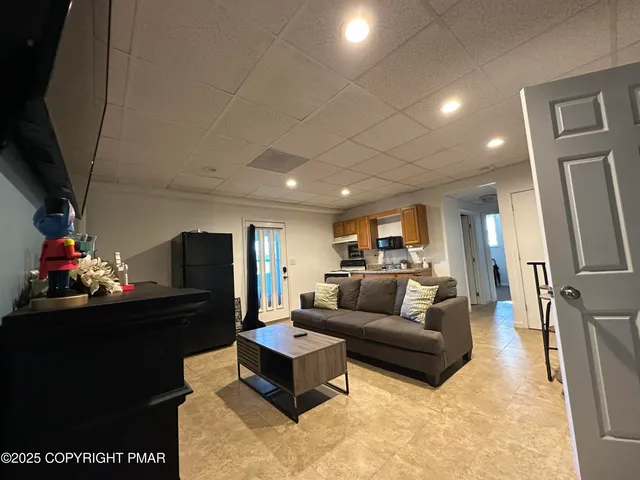 $1,450 | 2656 Woodruff Lane, Unit B, Stroudsburg, PA 18360