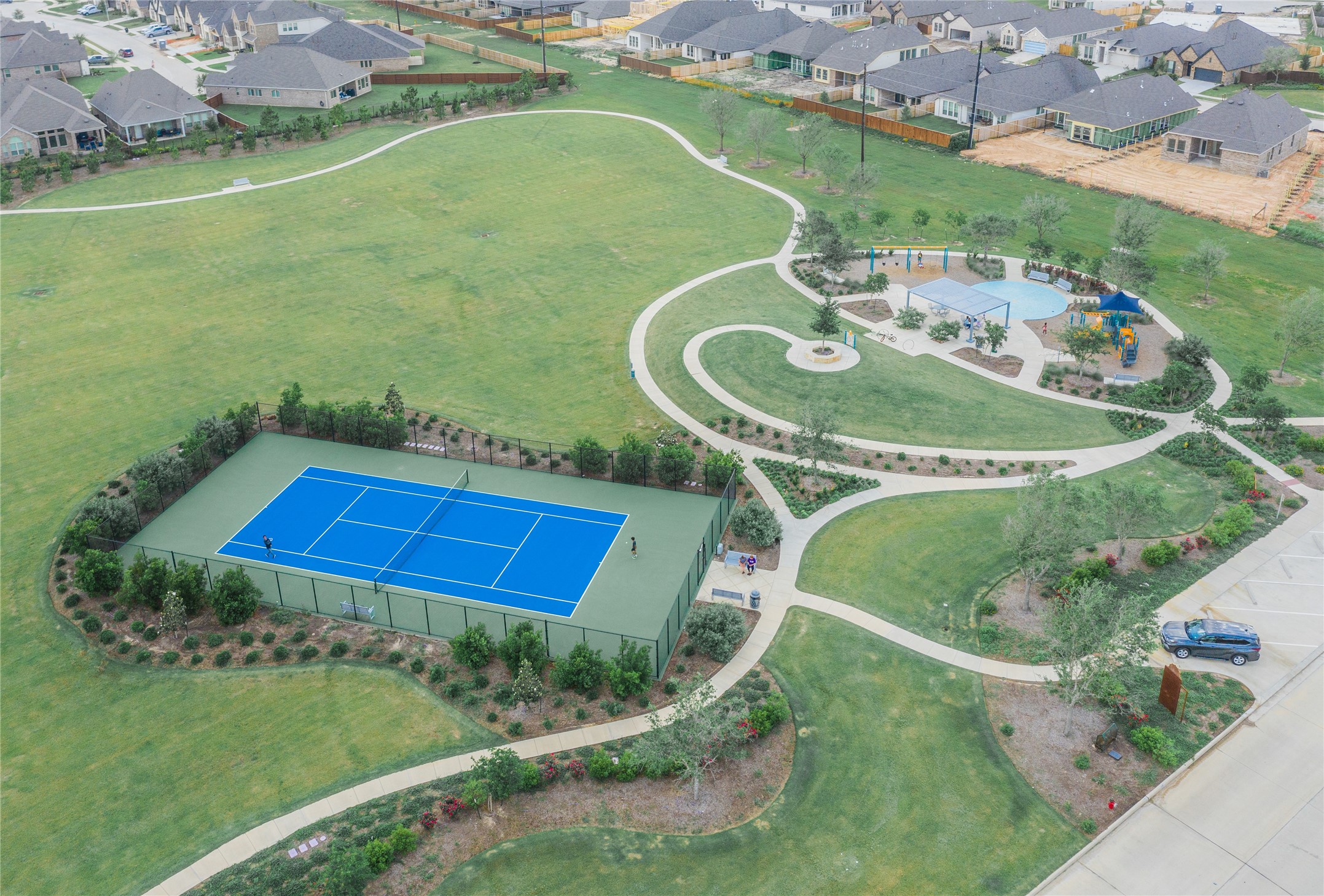 3806 Shackleton Court Rosharon, TX 77583 - Photo 39 of 50 Amenities include tennis courts, a splash pad, walking paths, and a playground.