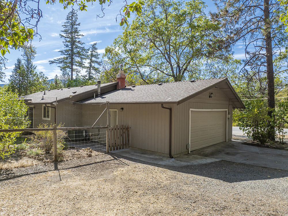 761 Upper Applegate Road Jacksonville, OR 97530 - Photo 27 of 39 27