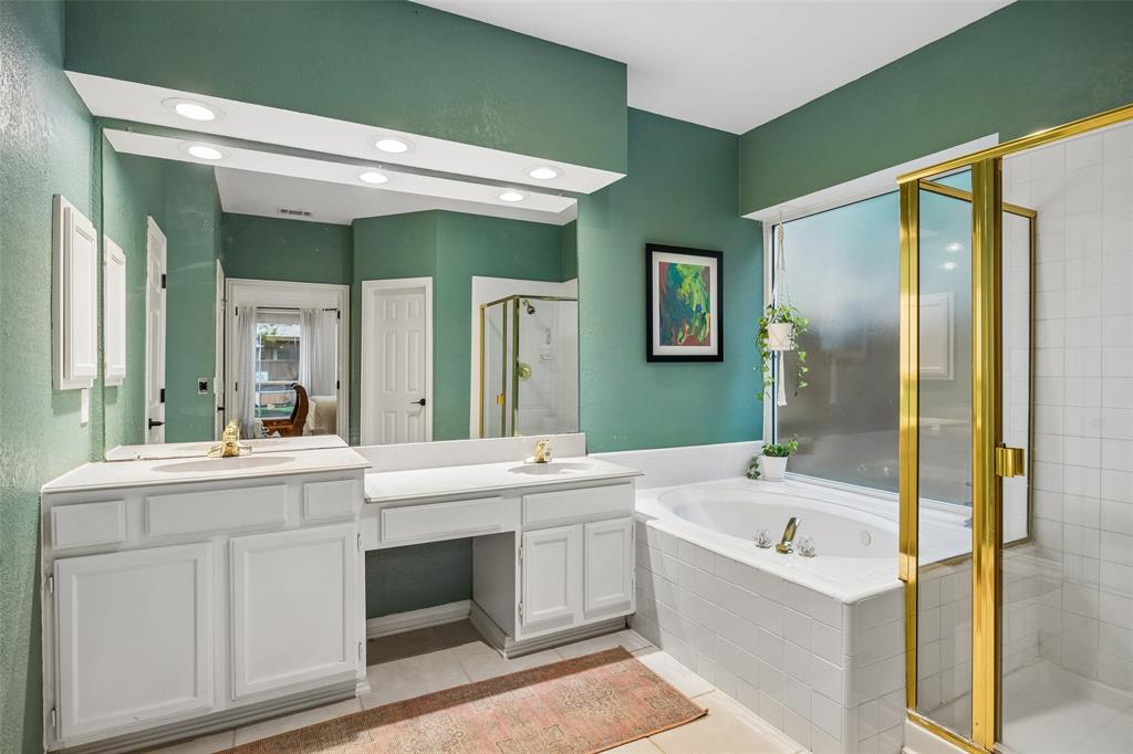 5511 South Briar Ridge Circle McKinney, TX 75072 - Photo 6 of 35 a bathroom with a bathtub sink and mirror