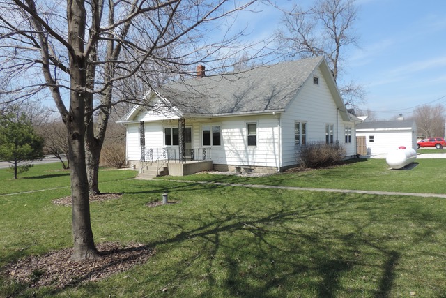 29448 Quigley Road Manhattan, IL 60442 - Photo 1 of 11 a front view of house with yard