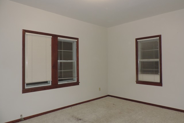 29448 Quigley Road Manhattan, IL 60442 - Photo 6 of 11 a view of an empty room with a window