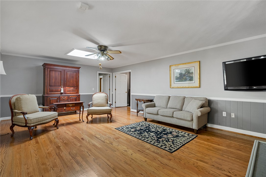1211 Melbourne Drive Anderson, SC 29621 - Photo 11 of 35 This living area features rich hardwood flooring and a stylish ceiling fan.