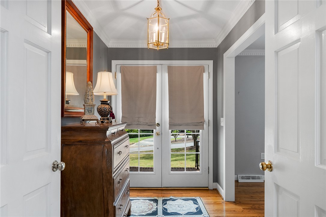 1211 Melbourne Drive Anderson, SC 29621 - Photo 3 of 35 Welcome guests to this charming entry with classic hardwood flooring and abundant natural light.