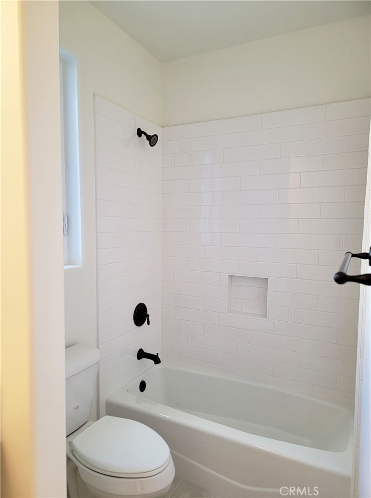 725 Manor Lane Paso Robles, CA 93446 - Photo 24 of 29 a bathroom with a toilet sink and shower