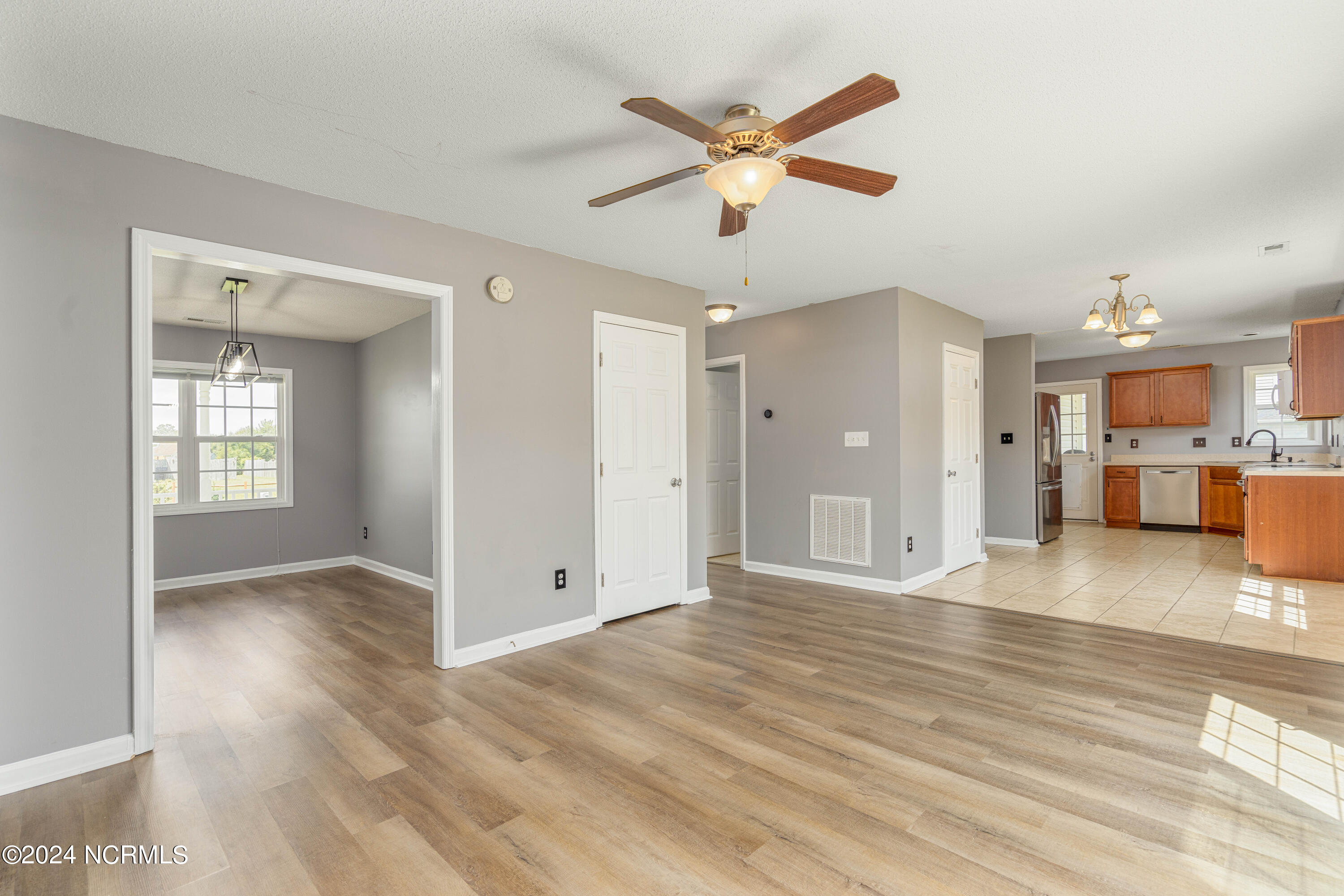 204 Bobwhite Road Hubert, NC 28539 - Photo 5 of 44 204 bobwhite (9 of 45)