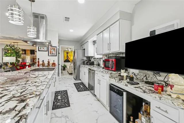 $430,000 | 13 Echezeaux Drive, Kenner, LA 70065