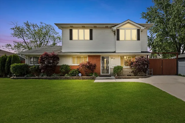 $398,500 | 6315 West 83rd Place, Burbank, IL 60459