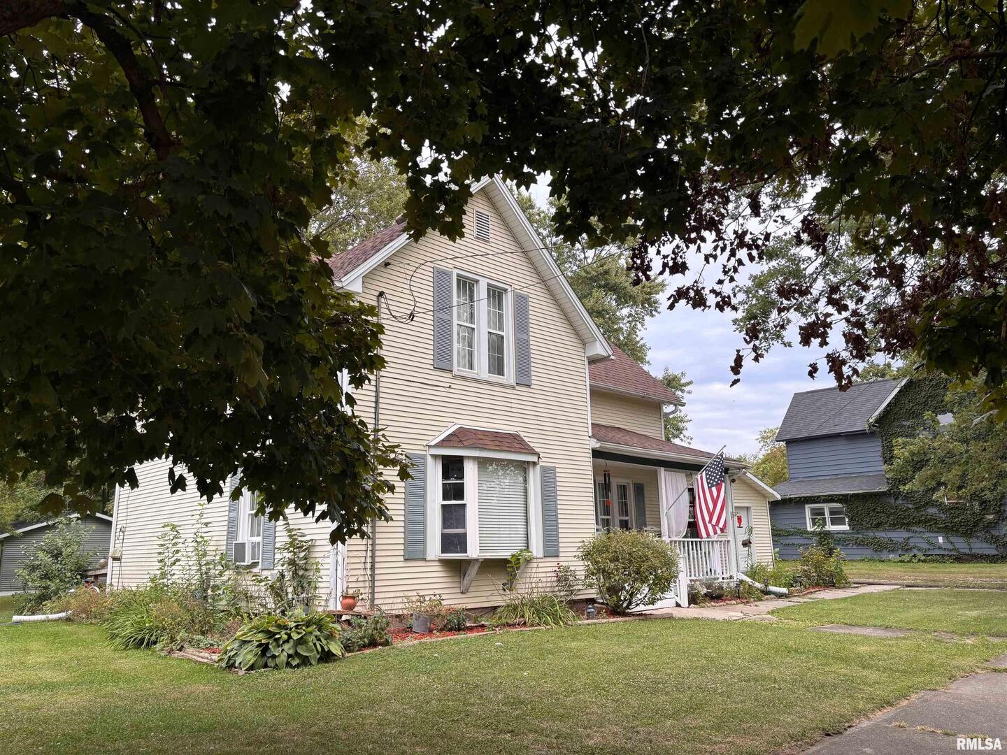 417 Northeast 2nd Avenue Galva, IL 61434 - Photo 2 of 62 a front view of a house with garden