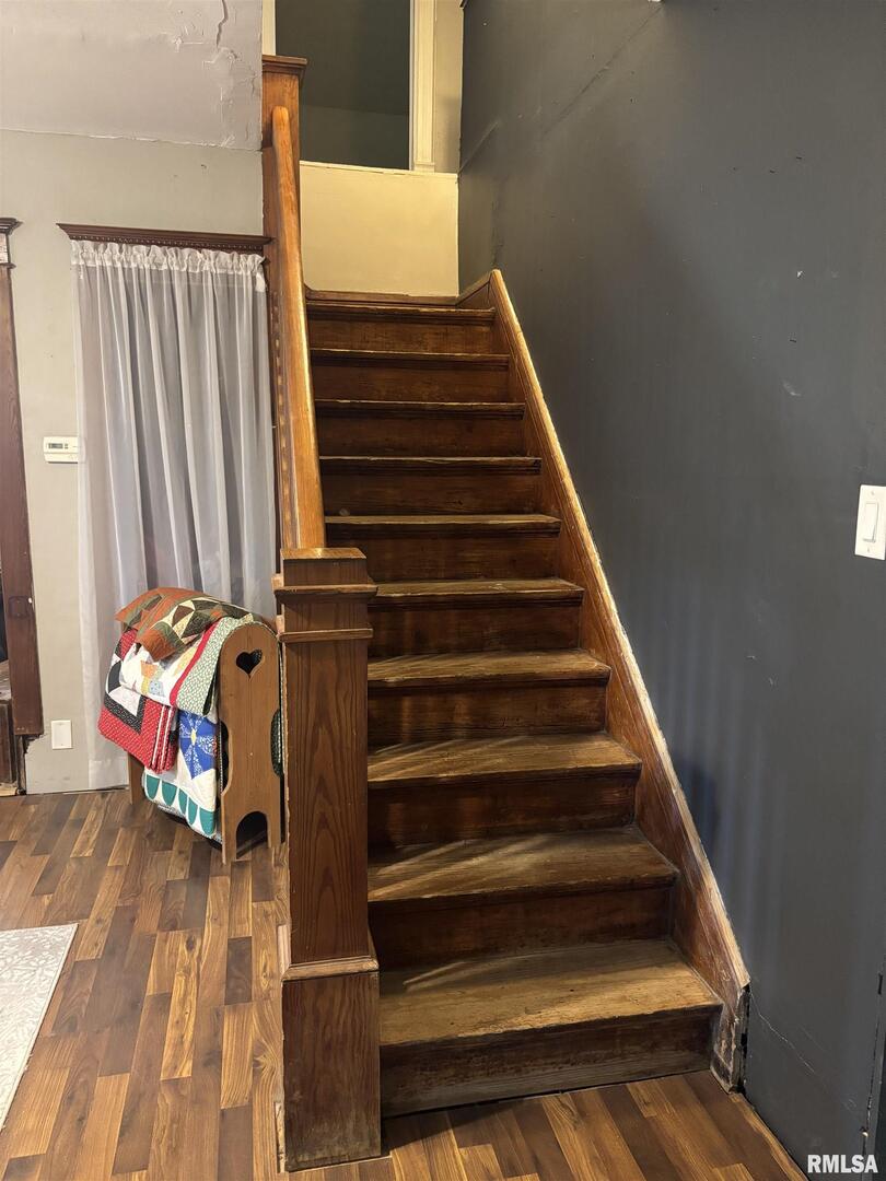 417 Northeast 2nd Avenue Galva, IL 61434 - Photo 30 of 62 a view of entryway with wooden floor