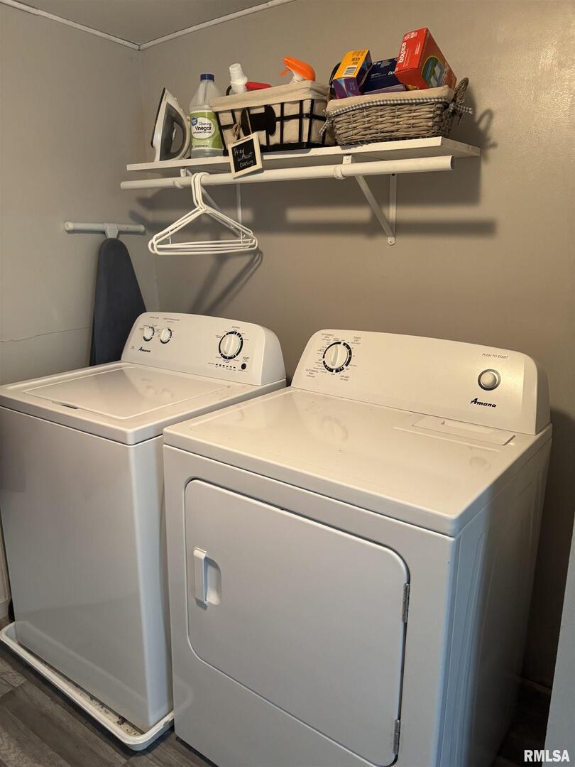 417 Northeast 2nd Avenue Galva, IL 61434 - Photo 39 of 62 a utility room with dryer and washer