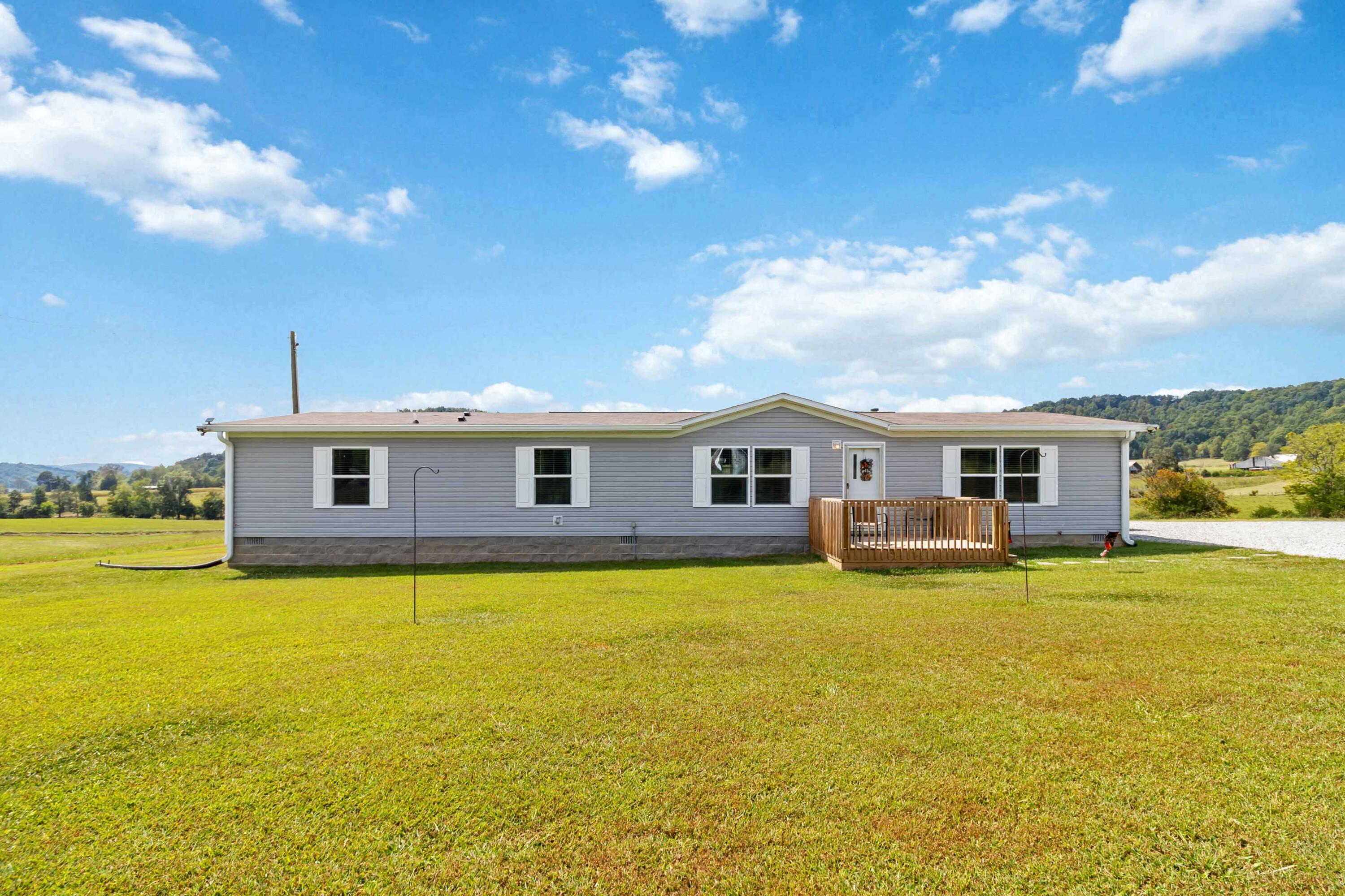 1649 James Road Somerset, KY 42501 - Photo 3 of 49 002